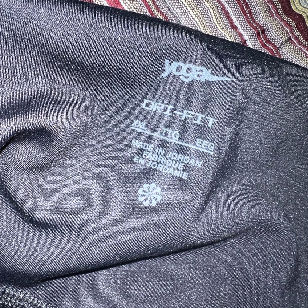 Nike yoga cropped pants